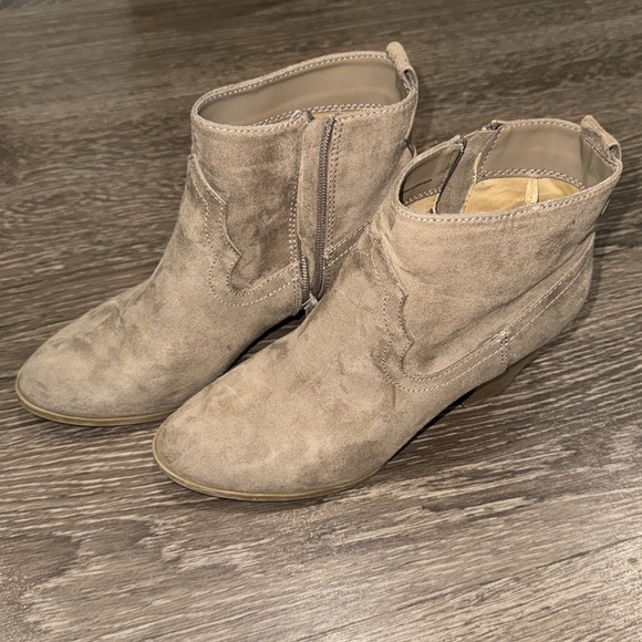 Express Suede Booties - Picture 2 of 4